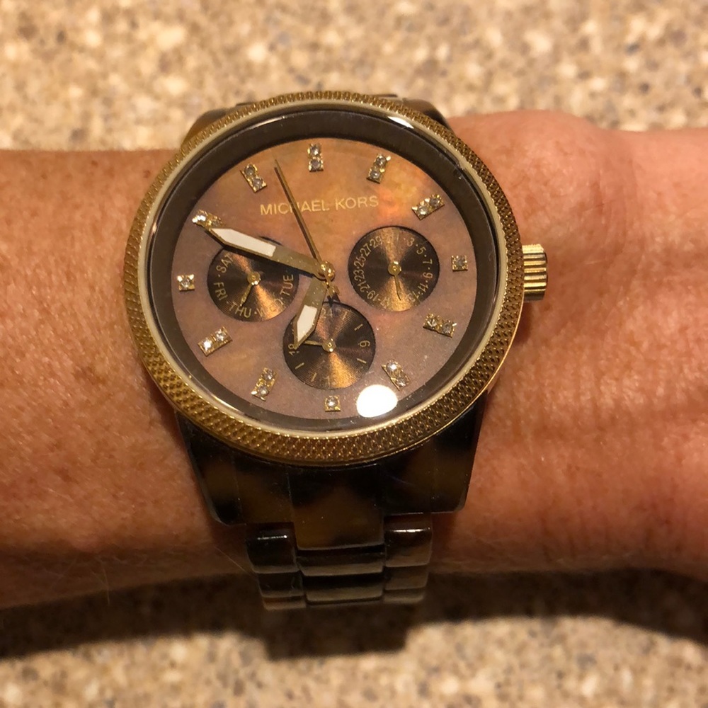 Mk Watch - image 3